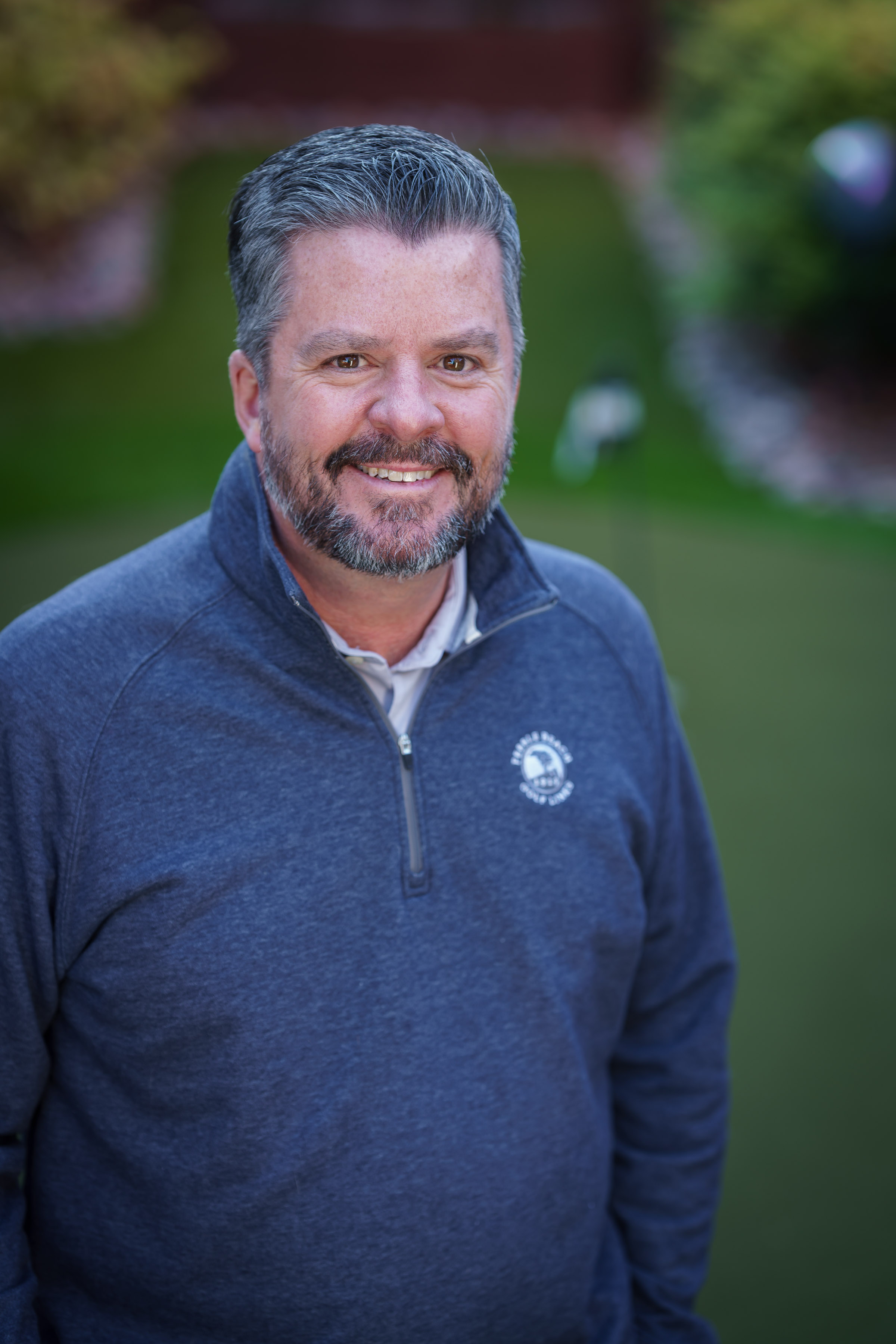 Wade Kerzie addressing a putt